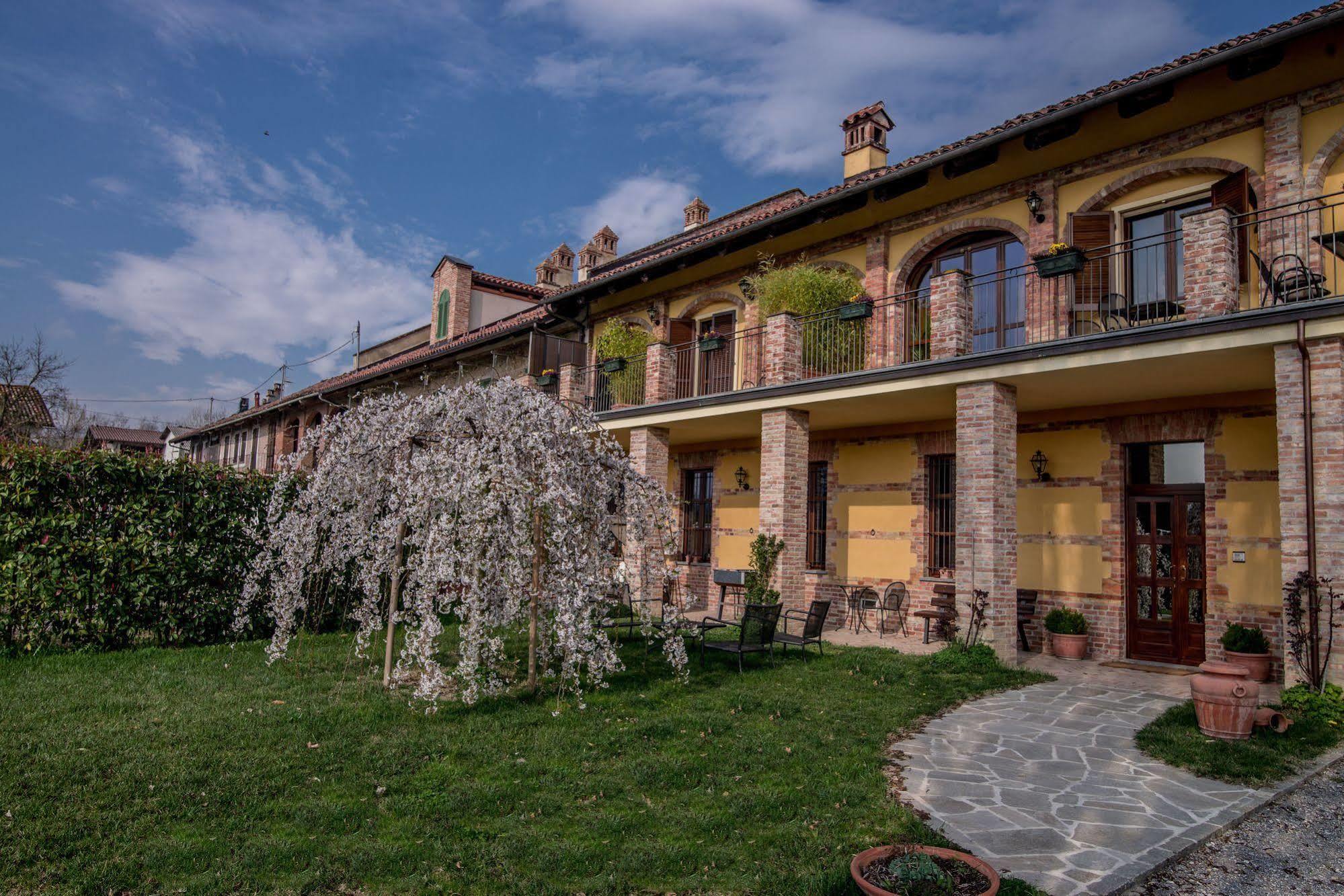 Cascina Rocca - Guest House Castiglione Falletto Kültér fotó
