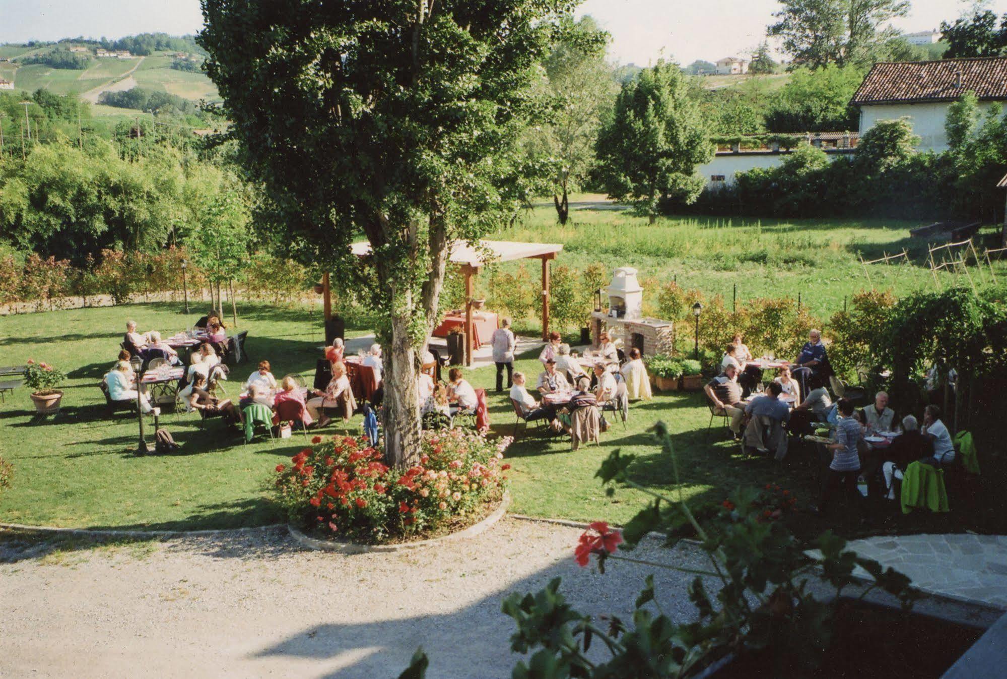 Cascina Rocca - Guest House Castiglione Falletto Kültér fotó